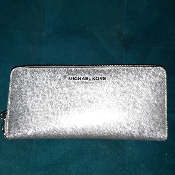Michael Kors Handbags - Authentic Michaek Kors Wallet.NWOT